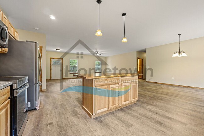 Building Photo - 4-Bedroom 2-Bathroom Home with Attached 2-Car Garage Available in Blanchard!