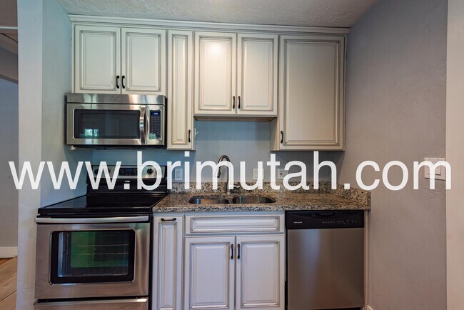 Building Photo - 653 N 1300 W