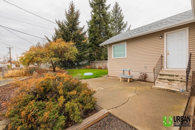Building Photo - Cozy and charming 2-bedroom, 1-bathroom duplex in Cheney