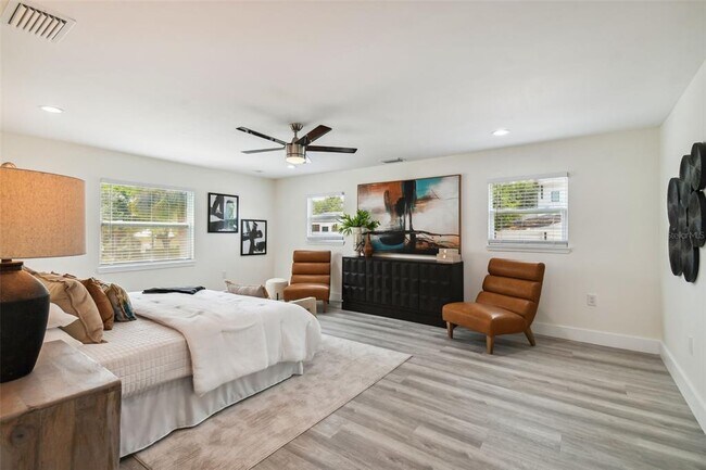 Building Photo - 4910 W San Miguel St