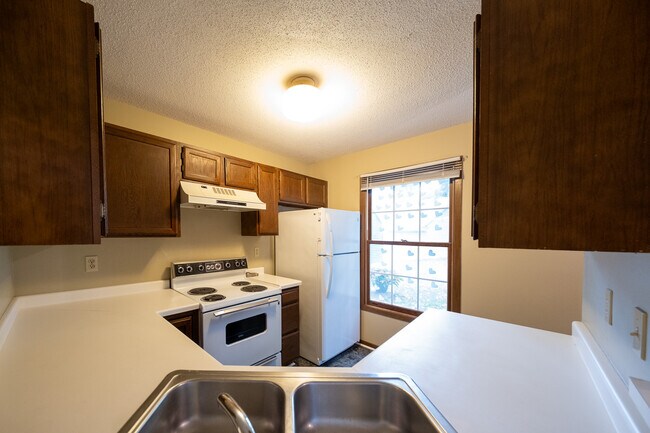 Building Photo - 7451 W 110th St