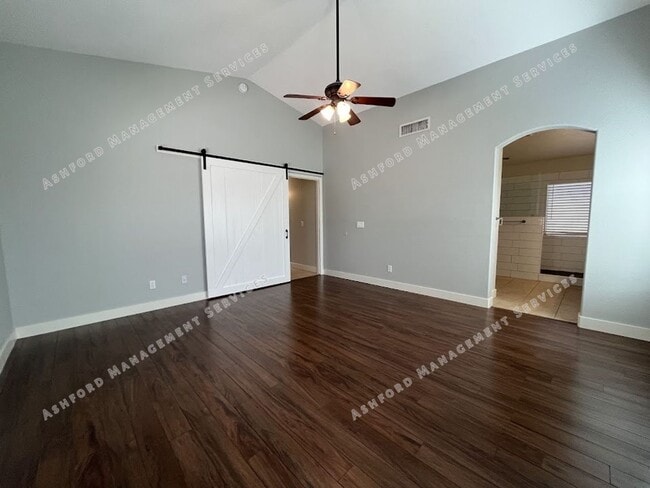 Building Photo - BEAUTIFUL 3 BEDROOM 2 BATHROOM HOME IN PEORIA