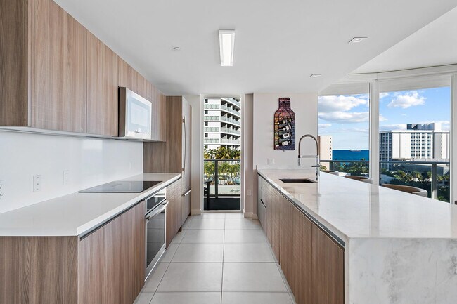 Building Photo - 401 N Birch Rd