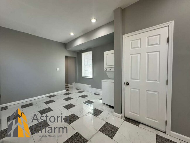 Building Photo - 3004 Clifton Ave