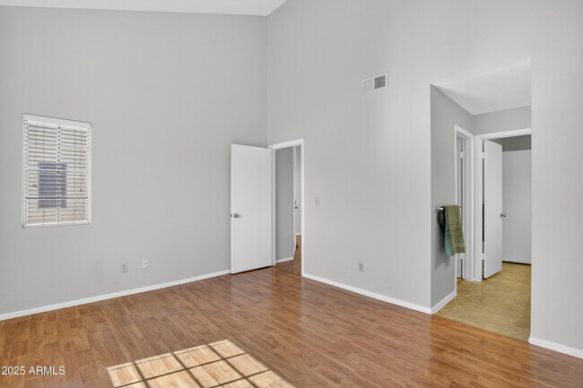 Building Photo - 930 N Mesa Dr