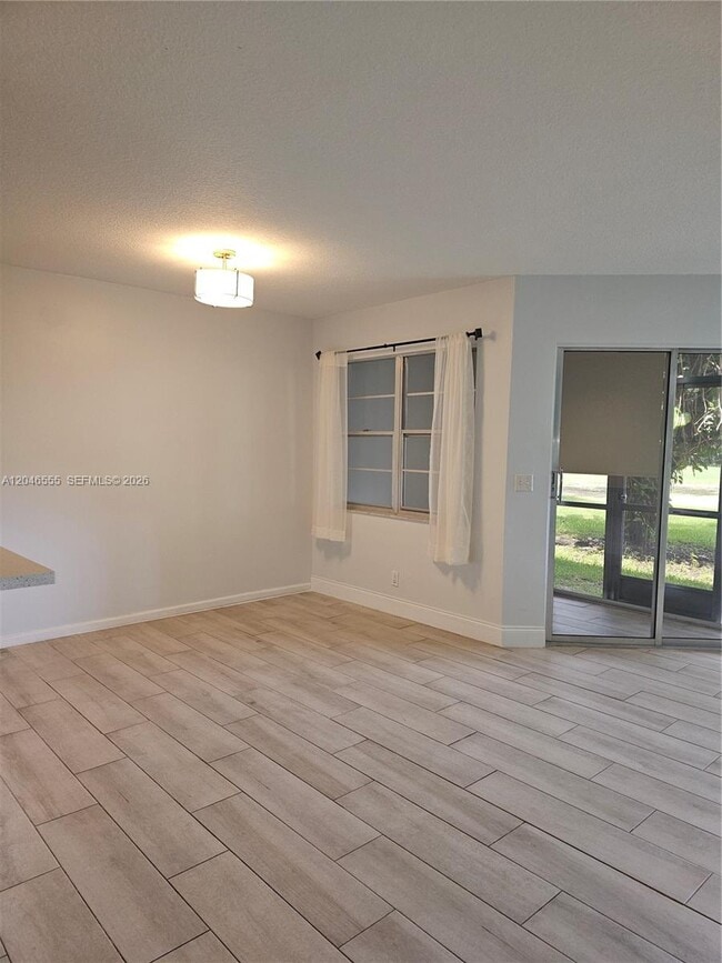 Building Photo - 1110 SW 125th Ave