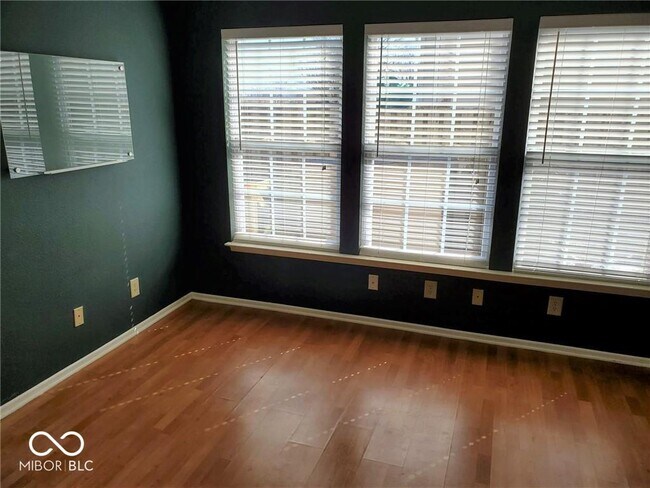 Building Photo - 5643 N Rockingham Ln