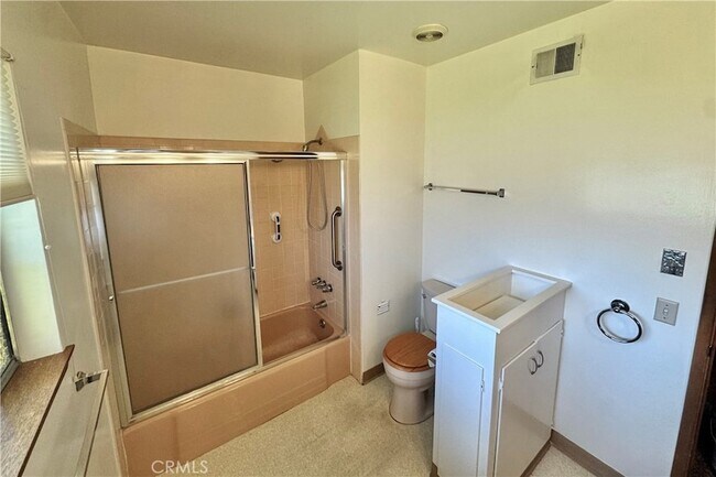 Building Photo - 509 California Dr