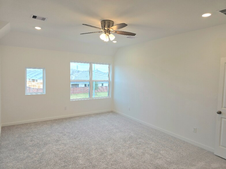 Building Photo - 27139 Blue Pool Dr