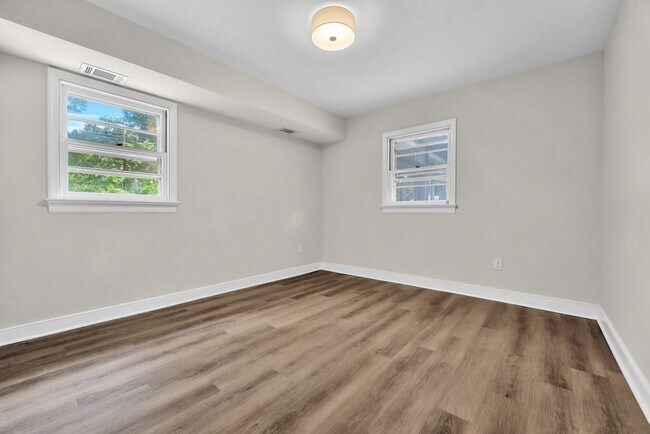 Building Photo - Beautiful Renovated 4 Bedroom 2.5 Bathroom Home for Rent!