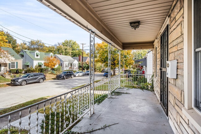 Building Photo - 614 E Brandeis Ave