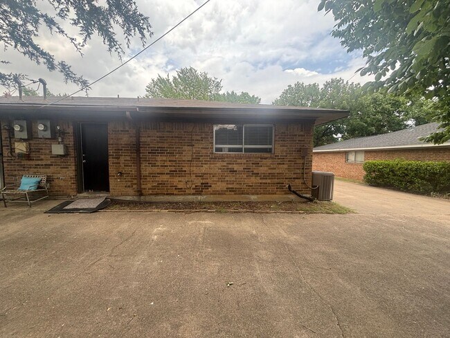 Building Photo - 1508-1510 Blackwell Drive