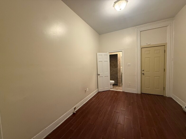 Building Photo - 1819 W Oxford St