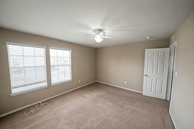 Building Photo - Beautiful 4-Bedroom, 3-Bath Home in Kensin...