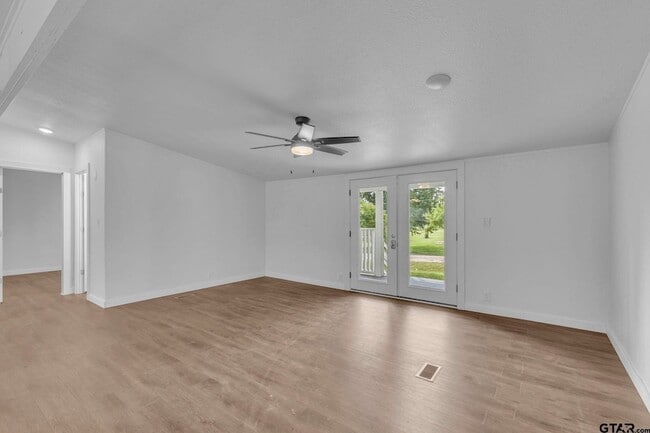 Building Photo - 441 N Hill Rd