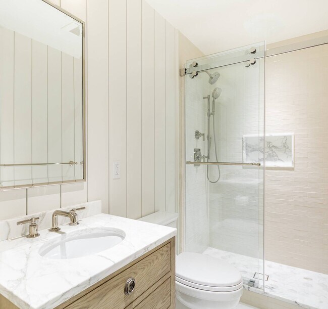 Building Photo - 136 Further Ln