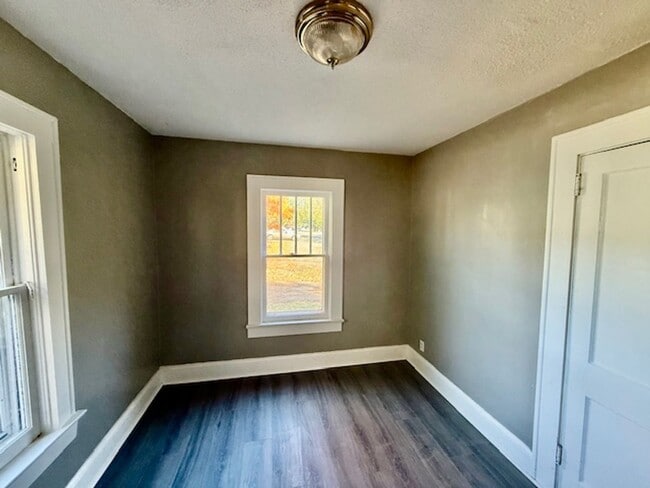 Building Photo - Charming 3-Bedroom Home in the Heart of Burlington