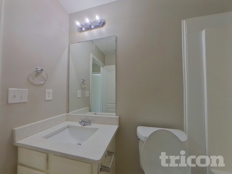 Building Photo - 225 Victoria Blvd