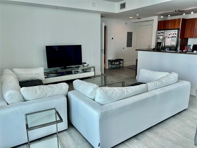 Building Photo - 300 S Biscayne Blvd