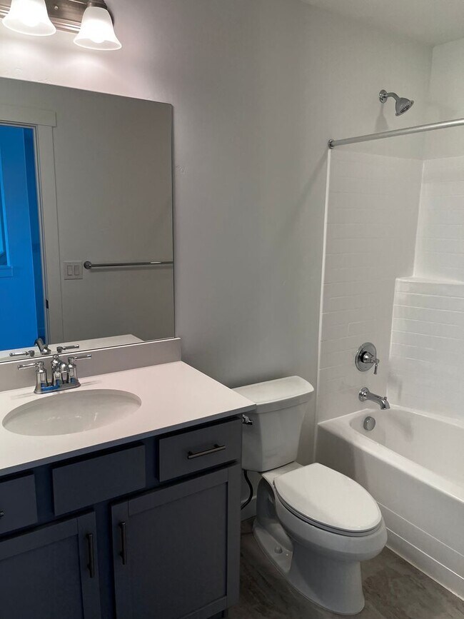 Building Photo - GET $500 OFF THE FIRST MONTHS RENT!!!!