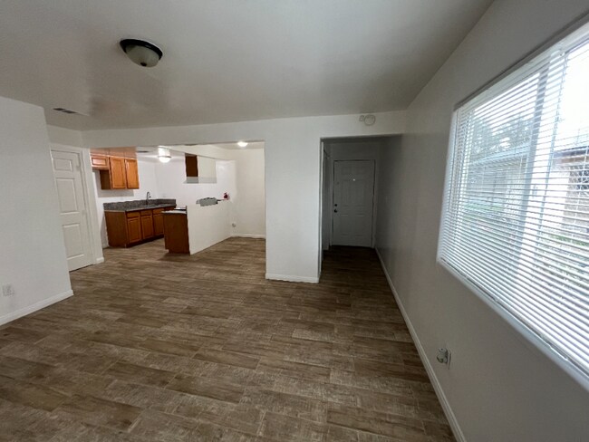 Building Photo - 821 Karma Ct