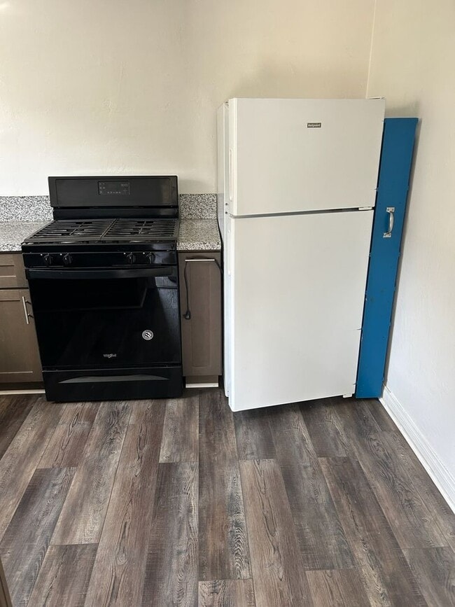 Building Photo - Clean, 2-bedroom, 1-bath rental located off Ventura Ave