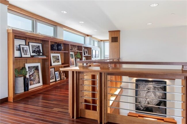 Building Photo - 5 W Mountain St