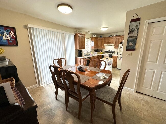 Building Photo - 3 Bedroom 1.5 Bathroom in Elizabethtown!