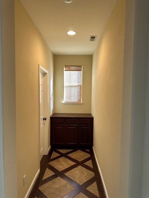 Building Photo - 9561 California Oak Cir