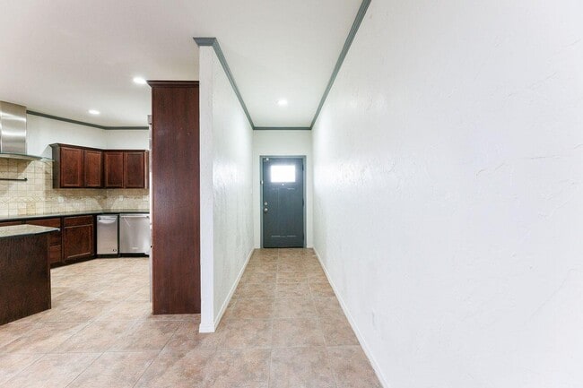 Building Photo - 5811 11th Pl