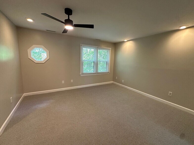 Building Photo - 160 Lystra Hills Ln