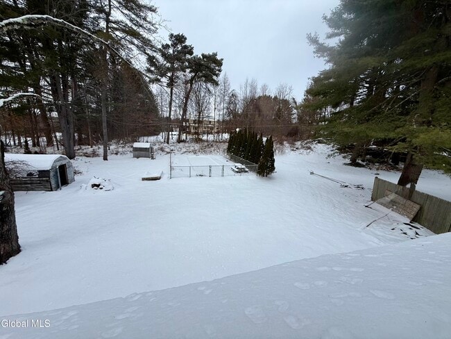 Building Photo - 2 Pinewood Ct