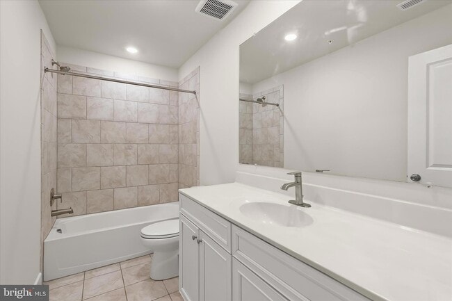 Building Photo - 304 Sweetbay Rd