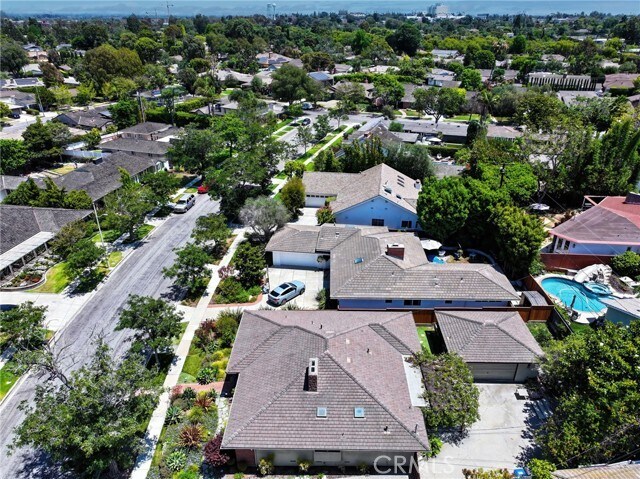 Building Photo - 5220 E Los Flores St