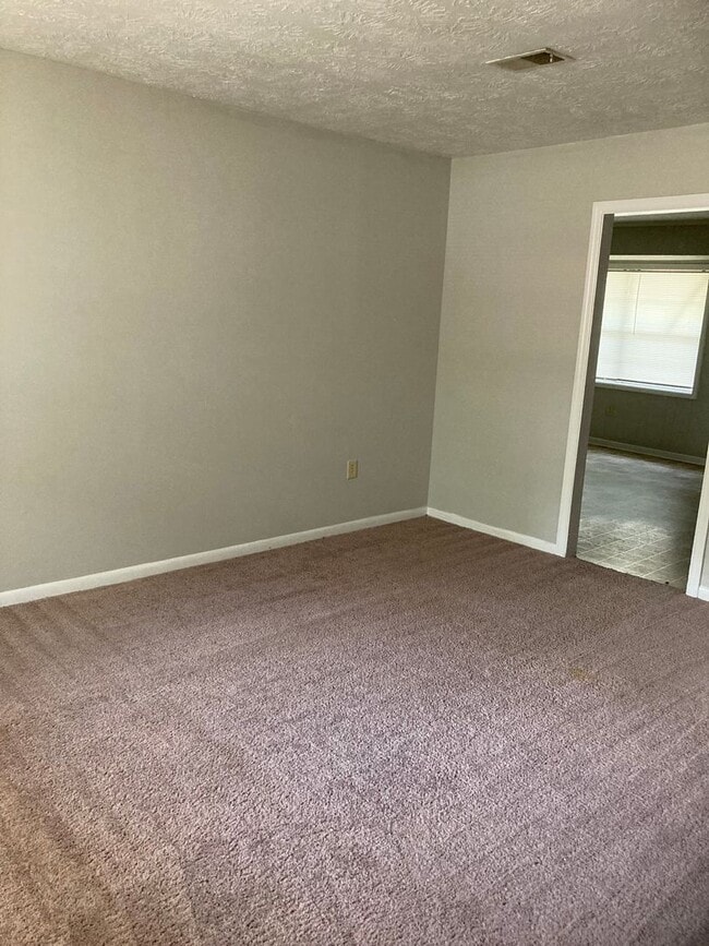 Building Photo - 3 Bedroom 2 Bath House with Double Garage ...