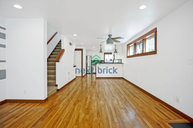 Building Photo - 3 BED & 3 BATH TOWNHOME FOR RENT
