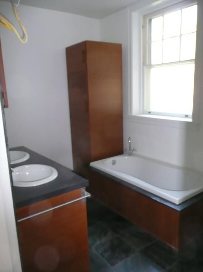 Building Photo - 315 S 46th St