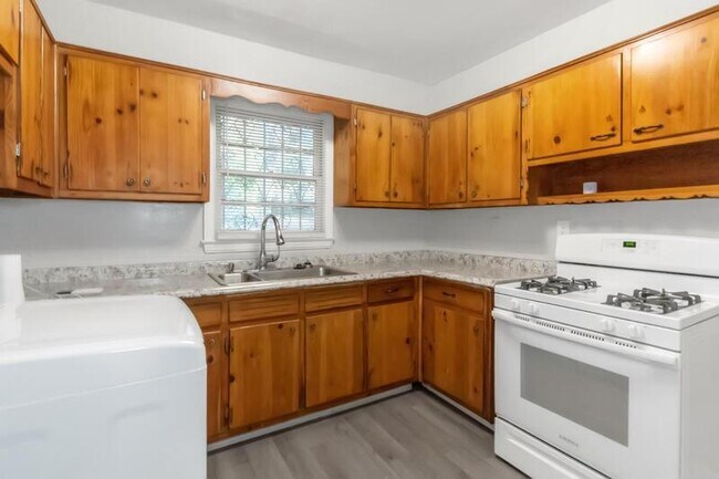Building Photo - 409 Kildare Ave NW