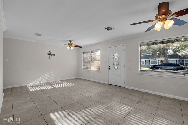 Building Photo - Check Out this Charming 3 bed 1 bath in Bossier