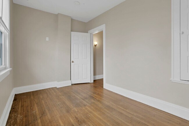 Building Photo - 27-29 S Terrace Ave