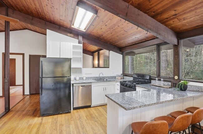 Building Photo - 234 Tophet Rd