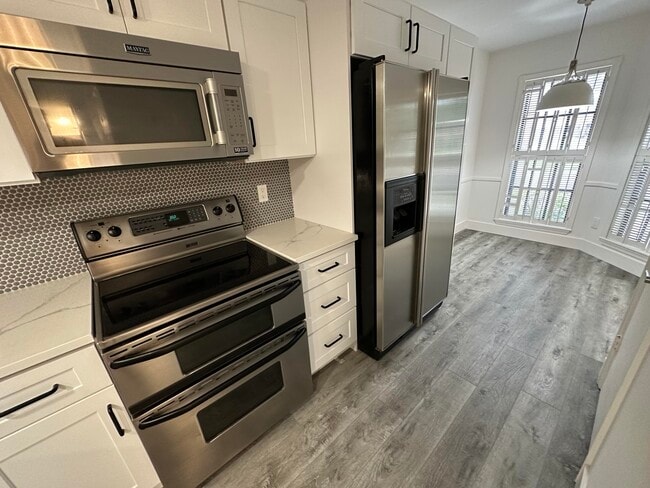 Building Photo - 10300 Hidden Springs Ct