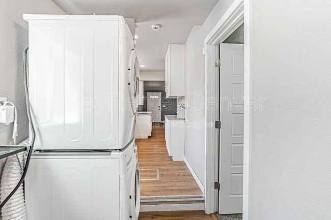 Building Photo - 6405 W Jefferson Pl