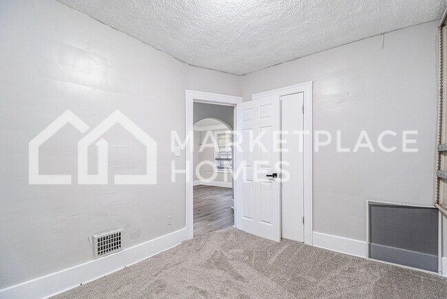 Building Photo - 20410 Hull St