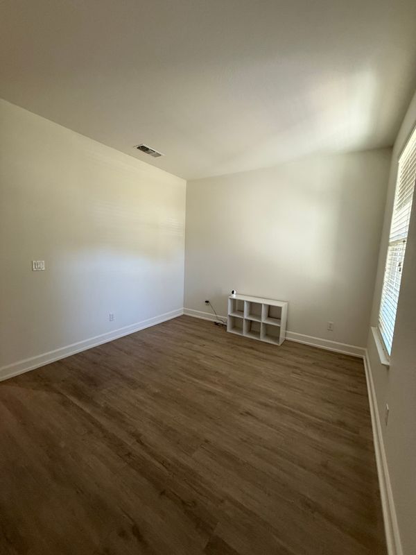 Building Photo - 433 Tolman Way