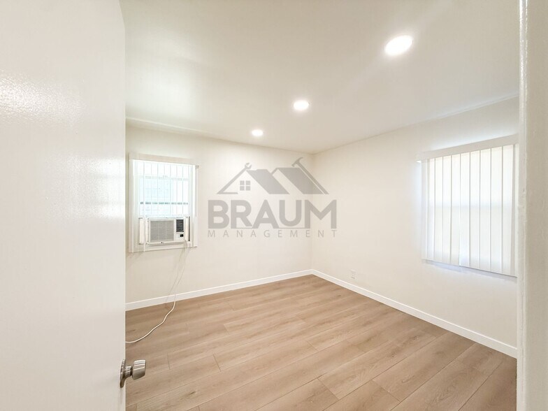 Building Photo - 7339 Woodman Ave