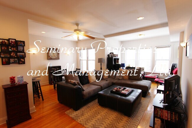 Interior Photo - 3414-18 N Bosworth