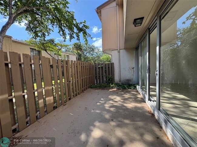 Building Photo - 834 NW 82nd Ave
