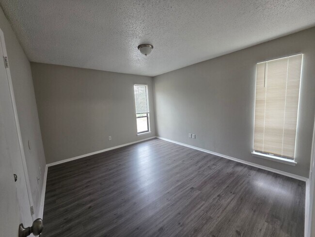 Building Photo - 207 Weddell St