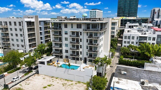 Building Photo - 410 NW 1st Ave